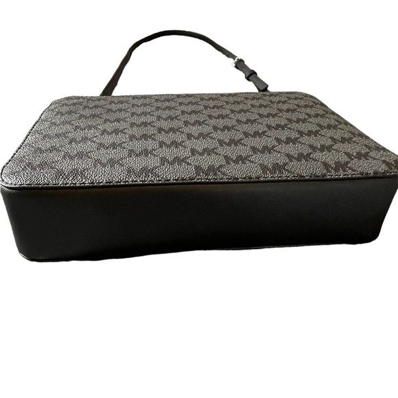 NWOT Michael Kors Jetset Crossbody - Picture 11 of 15